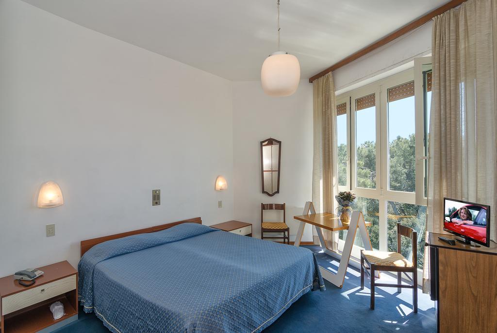 Hotel Brasilia مارينا دي بييتراسانْت المظهر الخارجي الصورة