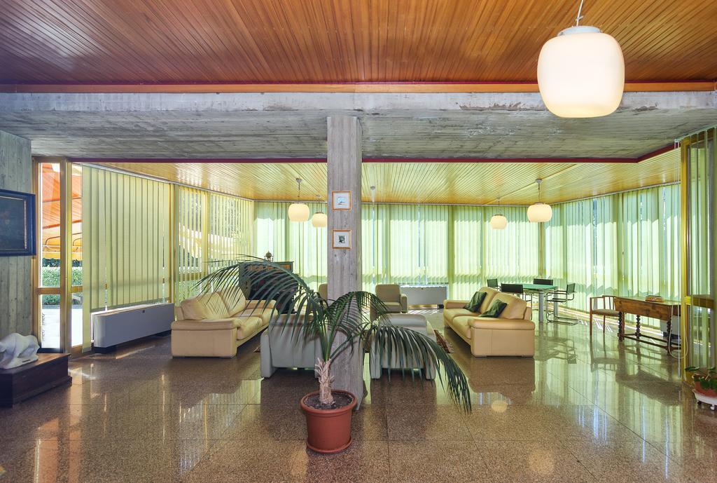 Hotel Brasilia مارينا دي بييتراسانْت المظهر الخارجي الصورة