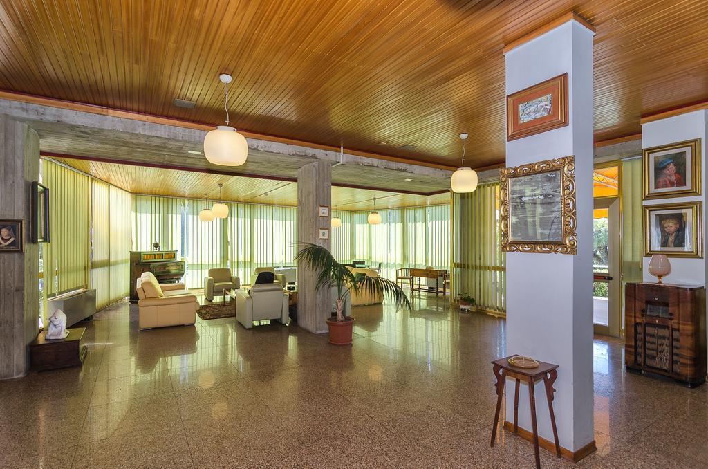 Hotel Brasilia مارينا دي بييتراسانْت المظهر الخارجي الصورة