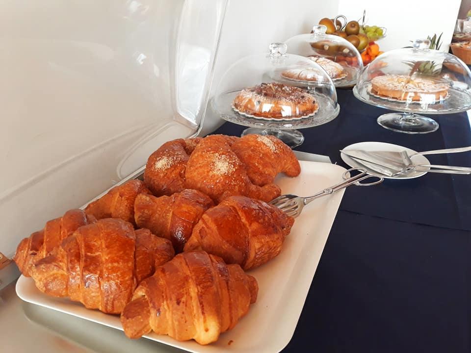 Hotel Brasilia مارينا دي بييتراسانْت المظهر الخارجي الصورة