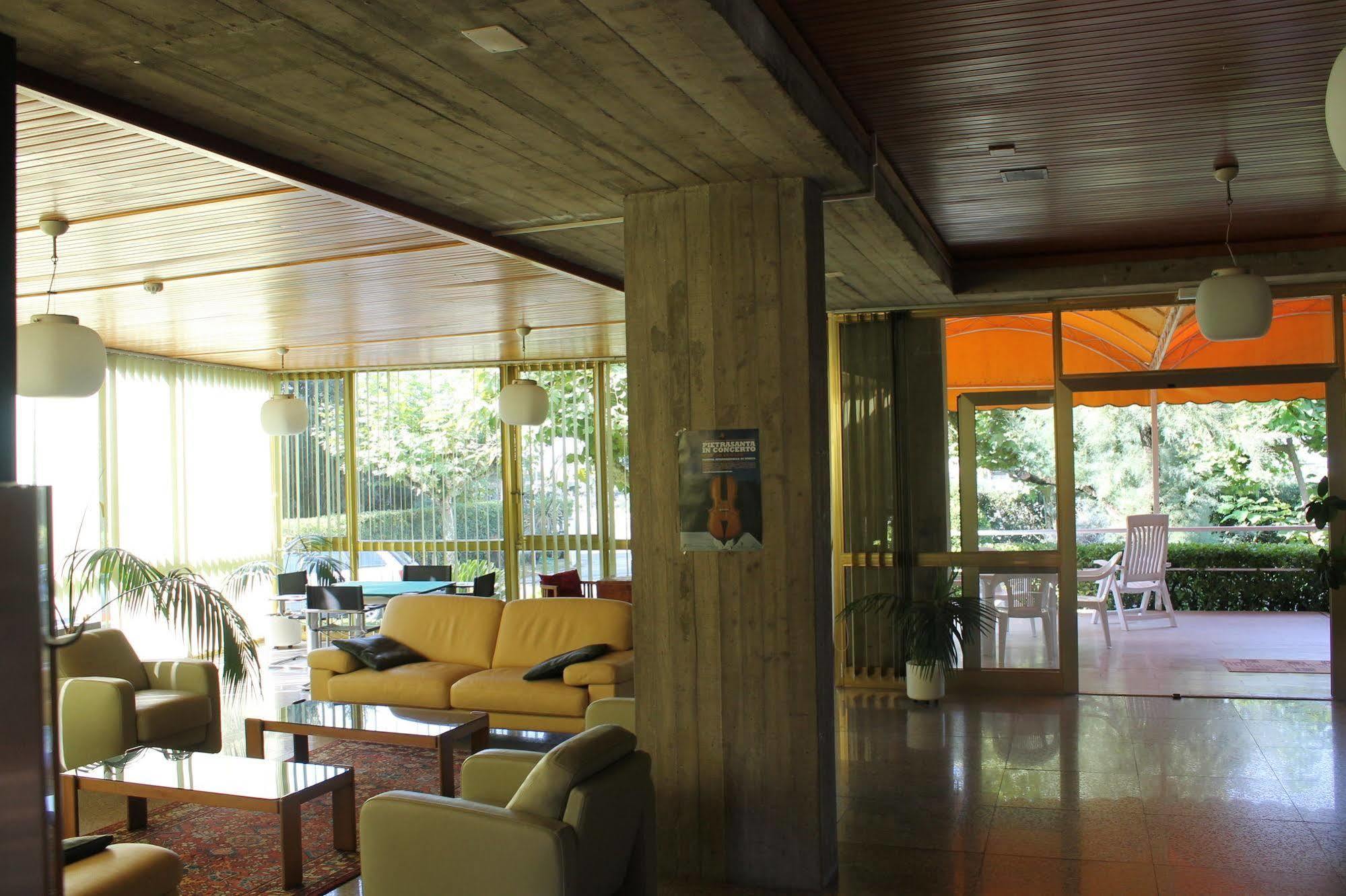 Hotel Brasilia مارينا دي بييتراسانْت المظهر الخارجي الصورة