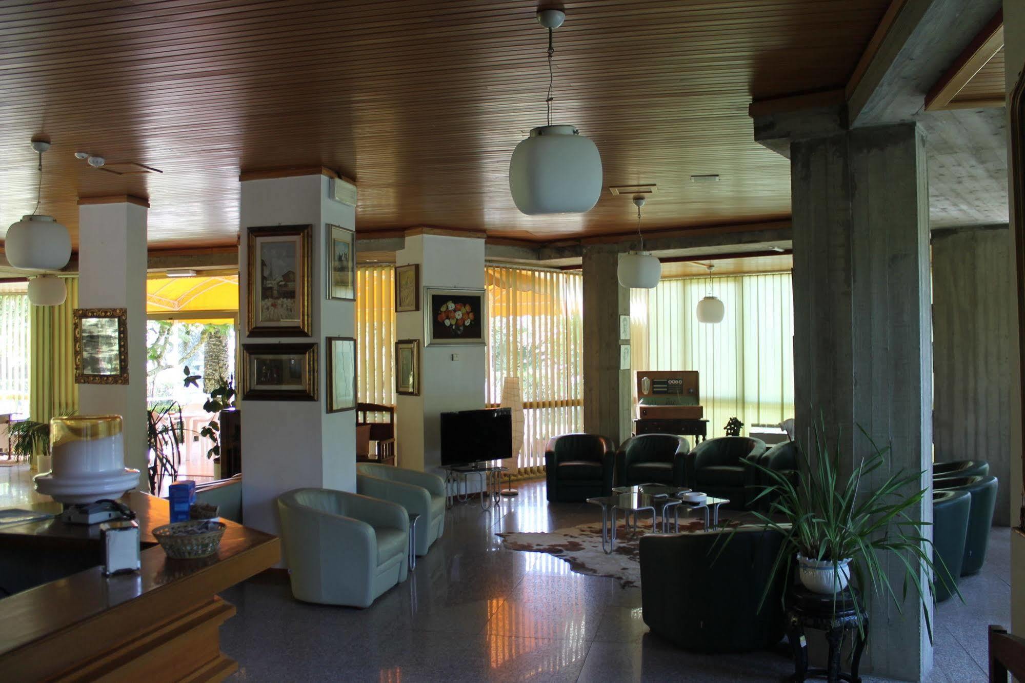 Hotel Brasilia مارينا دي بييتراسانْت المظهر الخارجي الصورة
