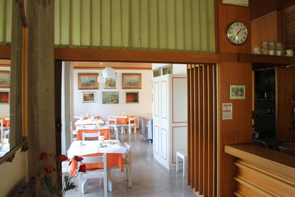 Hotel Brasilia مارينا دي بييتراسانْت المظهر الخارجي الصورة